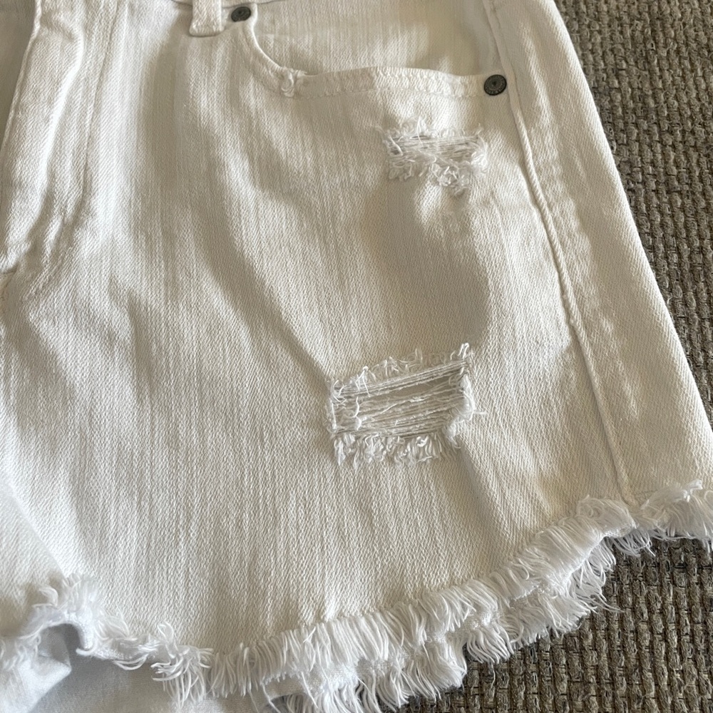 Eunina distressed Jean shorts - Picture 2 of 9